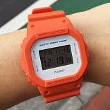 Casio G-Shock DW-5600M-4E купить в официальном магазине G-STORE RUSSIA в  Москве и по всей России. Бесплатная доставка по России прямо в руки. 2 года  гарантии от Casio.