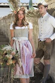 Auf den perfekten mix aus gepflegt, elegant und zurückhaltend kommt es bei der maniküre der nägel an. Dirndl Elisa Taupe Hochzeit De