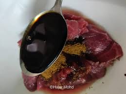 Ayam masak hitam sarawak kuah pekat menggunakan kismis dan gula apong bukan ayam kicap ya kerana rasanya sangat. Daging Masak Hitam Sarawak Fuhhh Sedapnya Makan Dengan Lemang Nasi Minyak Kl Media