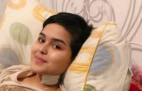 Laura Anna's Instagram, Twitter & Facebook