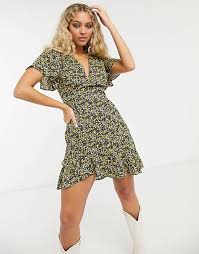 The pattern and fabric are super. Topshop Ditsy Tea Dress In Yellow Floral Asos