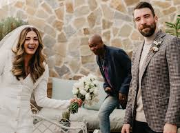 Performing at madison square garden,. Dave Was Icing On The Wedding Cake Dave Chappelle Photobombs A Texas Couple S First Look Wedding Photos The Independent