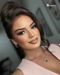 Hair and make up @studioaferdita ✨ #hairgoals #hairoftheday #makeupideas  #makeuptransformation #hairtrends #wakeupandmakeup #anastasiabeverlyhills  #makeupideas #makeuplooks #makeupaddict #hairideas