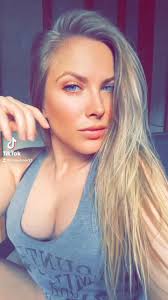 Daphne Junell's Instagram, Twitter & Facebook