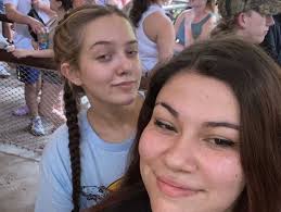 Daisy Teague (@daisy_teague) • Instagram photos and videos