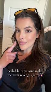 Gina Benitez (@ginambenitez)