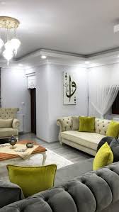 Bu Evin Dekoru Yenilikci Olmanin Yaninda Eskilere De Bagli Home Decor Styles European Home Decor Sofa Design