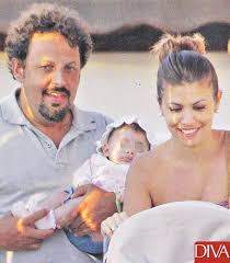 Flora canto con enrico brignano e la figlia martina: Enrico Brignano E Flora Canto A Sabaudia Con Martina Gossip It