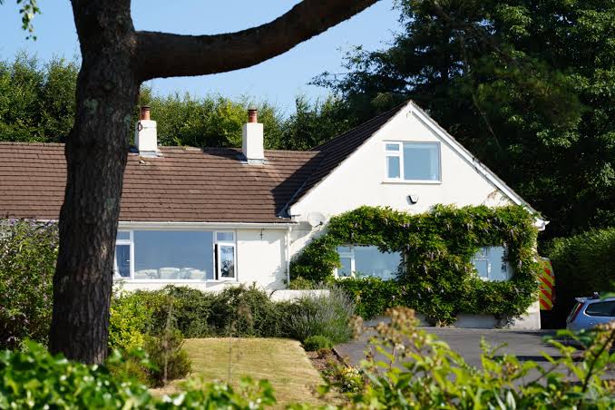 Tour of Ann Widdecombe's Devon house aired on TV days before she was found dead | The Independent