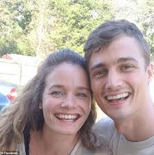 Mark Huneycutt's Instagram, Twitter & Facebook