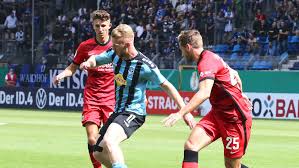 Wann genau die duelle gespielt werden, steht noch nicht fest. Dfb Pokal So Spektakular Endete Sv Waldhof Gegen Eintracht Frankfurt