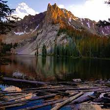 Hatchet Lake Is A Great Place For Backpacking It S An Alpine Lake In Custer County S White Cloud Mountains In The Saw Clouds Photo Alpine Lake Recreation Area