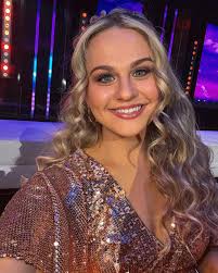 okay…. tonight is ANOTHER night of voting! Will I make top 3? #top3 #finale  #IDOL #disneynight #top3 #americanidol #breannanix #nixnation