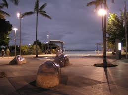 Cairns has shopping malls, cinema complexes and numerous cafés, eateries, restaurants, and traditional australian pubs. File Cairns Lagoon Evening Jpg Wikipedia