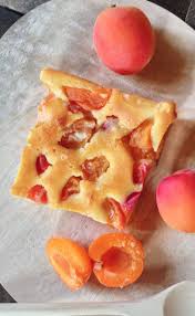 Recette Clafoutis A L Abricot Et A La Fleur D Oranger En Video Recette Recette Clafoutis Recette Clafoutis Aux Abricots
