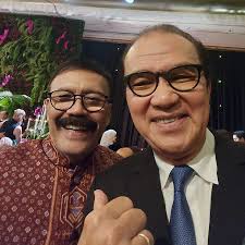 Menghadiri resepsi pernikahan Ade Amry & Anshella. Bahagia bisa ketemu lagi  banyak teman lama dan kenalan dengan banyak anggota baru korps diplomatik  di Jakarta. Resepsi yang elegan yang memasukan tradisi Sunda dengan