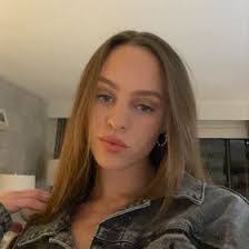 Alyssa Lawrence's Instagram, Twitter & Facebook