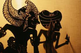 Wayang kulit (puppet shadow play) sangat popular di rantau asia tenggara. Wayang Mahakarya Dalam Seni Bertutur Metrum