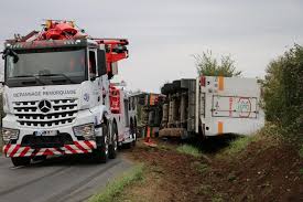 Juigne Sur Sarthe Un Poids Lourd Se Renverse La Circulation Coupee Le Mans Maville Com