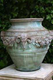 I Like The Idea Of A Sort Of Gothic Garden All Hidden And Secret With Nooks And Fun Things To Discover Mit Bildern Gartenskulpturen Amphore Garten Hinterhof Garten