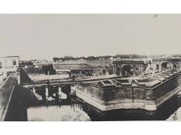 Bombay was protected by massive fort ...