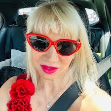 YouTube ads can be so annoying, but this particular one I've been getting a  lot of, they can hit me with all day! Hard to imagine living in New York,  but it