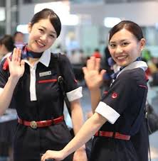 anaのca新制服は明るく爽やか 歴代ca制服ファッションショーを撮影してきたよ おとなのらいふはっく 客室乗務員 jal 制服 キャビンアテンダント