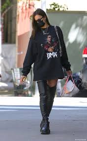 Kim kardashian is reportedly unaffected by kanye west's rumored relationship with model irina shayk. Ifvzjg Pq549zm