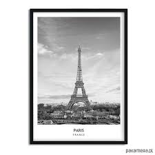 Zwiedzający, obowiązkowo w maseczkach, mogą się wspinać do drugiego piętra. Plakat Miasto Paris Paryz Francja Wieza Eiffla Plakaty Pakamera Pl