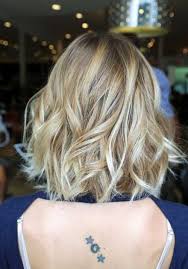 If you have short hair already or you are thinking of cutting your hair for your wedding day, then read on. 40 Beachy Waves Brief Hair Short Hair Hair Styles Beachy Waves Short Hair Short Hair Waves