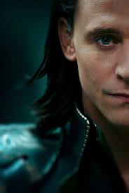 Actresses Tomhiddleston In 2020 Tom Hiddleston Shirtless Tom Hiddleston Loki Wallpaper