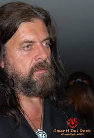 December 20, 1948 Alan Parsons (of The Alan Parsons Project) is born in  London, England. #AmantiDelRock.