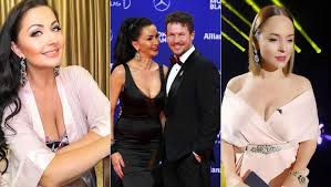 O fotografie in care felix baumgartner, iubitul mihaelei radulescu, a ingenuncheat in fata vedetei din romania a ajuns in atentia presei vineri. Cum AratÄ Ayan Schwartzenberg Fiul Mihaelei RÄdulescu TanÄrul Are 16 Ani Iar Imaginile Cu El Sunt Rare Antena 1