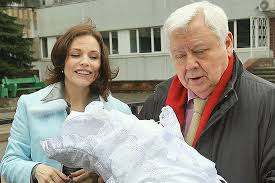 Зудина едва не разрыдалась после вопросов о табакове. Vdova Tabakova Zudina Radi Lyubovnika Izmenila Svoyu Vneshnost Plastikoj