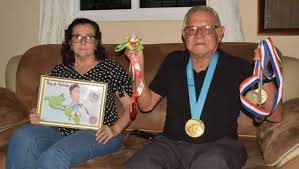 🌵#ZACAPA: Dora Buezo y Roberto Cordón, padres de Kevin Haroldo Cordón  Buezo, vivieron con gran sentimiento su clasificación a los cuartos de  final de los Juegos Olímpicos Bajo un clima templado, nervios