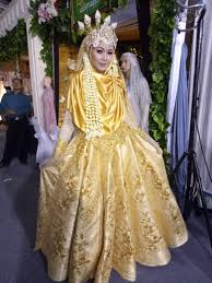Warnanya yg membuat jatuh cinta, motif batik yang ga kalah menarik. Adat Sunda Syari Adat Budaya Indonesia