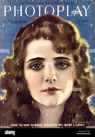 Français : Olive Thomas en couverture de la revue Photoplay de février 1920  . February 1920 2 Photoplay february 1920 Stock Photo