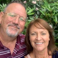 Excellent shape except one shelf