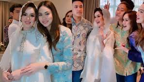 Uqasha, nelydia, raysha rizrose, aprena manrose, octavia manrose. Uqasha Senrose Dirisik Keluarga Kamal Kosmo Digital