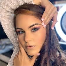 Jennifer Roca's Instagram, Twitter & Facebook