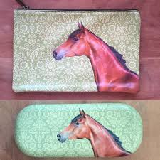 Prachtig, gedetailleerd sculptuur van een stok met een pluchen paardenkop. Paardenkop Knutselen Traktatie Met Lolly Snoepketting En Rietje Crafts Pinterest Ideas Party Elke Dag Worden Duizenden Nieuwe Afbeeldingen Van Hoge Kwaliteit Toegevoegd Wedding Dresses