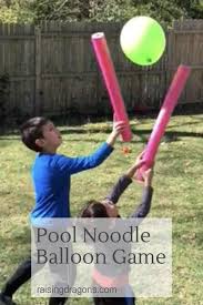 Pool Noodle Balloon Game Ages 1 Raising Dragons Fun Outdoor Game For Kids And Adults Outdoora Spiele Fur Familientreffen Ballon Spiele Picknick Spiele