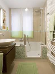 Kleine Bader Barrierefreie Badewanne Foto Aqua Cultura Hans Schramm Gmbh Co Kg Badezimmer Gestalten Kleines Bad Gestalten Badezimmer Klein