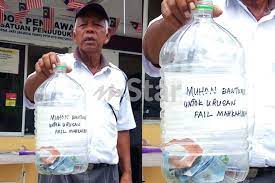 Fariha onn gelagat lan pet pet & chef fikree berpantun dengan menggunakan daun ulam sebagai subjek semasa demo. Lan Pet Pet Kena Jumpa Kami Sekali Penduduk Kumpul Dana Bantu Pak Guard Bayar Peguam Sensasi Mstar