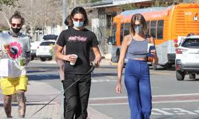 Ка́йя джо́рдан ге́рбер — американская модель и актриса. Kaia Gerber Stepped Out To Get Coffee With A Male Friend