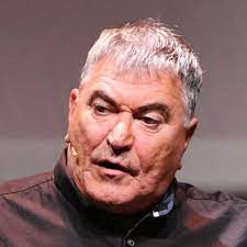 Known for his often controversial humour, he has performed at some of the largest entertainment facilities in france. Jean Marie Bigard Se Mord Les Doigts Apres Sa Sortie Dans Tpmp Gala