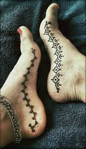 15 Estilos Inigualables De Tatuajes Que Vas A Querer Tener Tatuajes De Henna Para Pies Disenos De Tatuajes De Henna Tatuajes De Henna