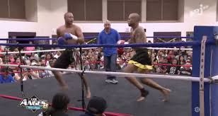 Jouer au jeu boxe thai : Mad Mag Anges 8 Laurie Bachelor 2016 La Production Nous Mettait Beaucoup D Alcool Nicolas Reussit Son Combat De Boxe Toutelatele