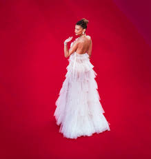 :) our dress had very minimal sleeves in the back, if you wanted more coverage, i would suggest measuring your dress across the back and instead of ruching the back, i would make your straps wider at the back than the front and just sew them straight across the back, while. Best Bras For Hard To Wear Dresses How To Find The Perfect Bra