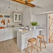 Stylish tips and advice for a traditional interior. Classic Kitchen Makeover With Pale Grey Shaker Cabinets And Carrara Marble Worktops